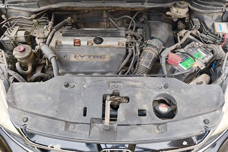 Used Honda CR-V 2010 2.4L automatic four-wheel drive luxury version Engine Bay