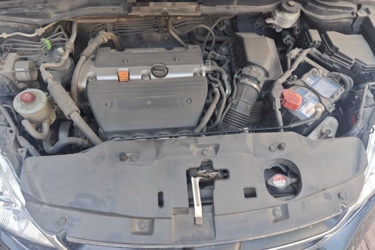 Used Honda CR-V 2010 2.4L automatic four-wheel drive luxury version Engine Bay