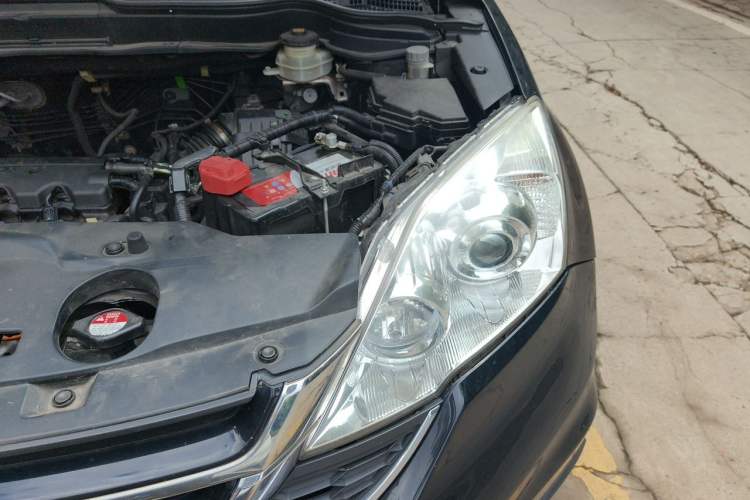 Used Honda CR-V 2010 2.0L manual two-wheel drive urban version Engine Bay Left