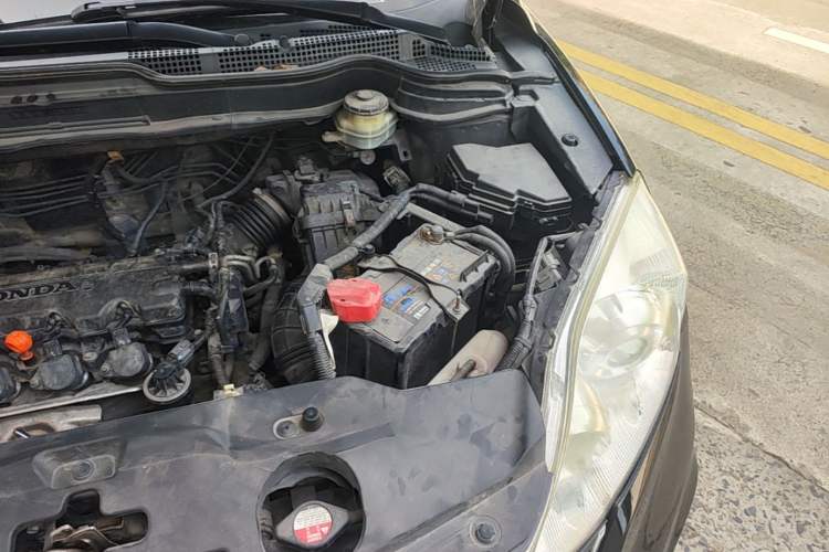 Used Honda CR-V 2010 2.0L automatic two-wheel drive urban version Engine Bay Left