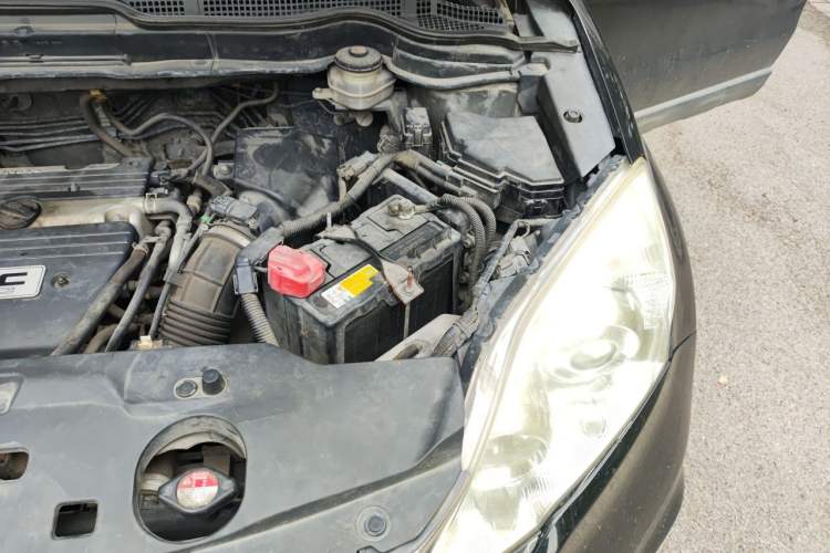 Used Honda CR-V 2010 2.4L automatic four-wheel drive luxury version Engine Bay Left