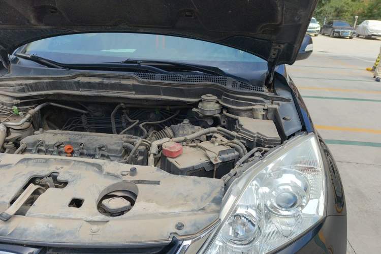 Used Honda CR-V 2010 2.0L manual two-wheel drive urban version Engine Bay Left