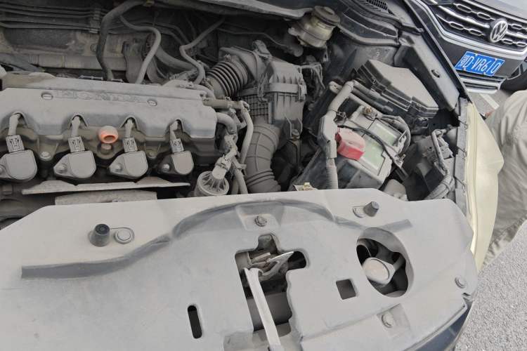 Used Honda CR-V 2010 2.0L automatic two-wheel drive urban version Engine Bay Left