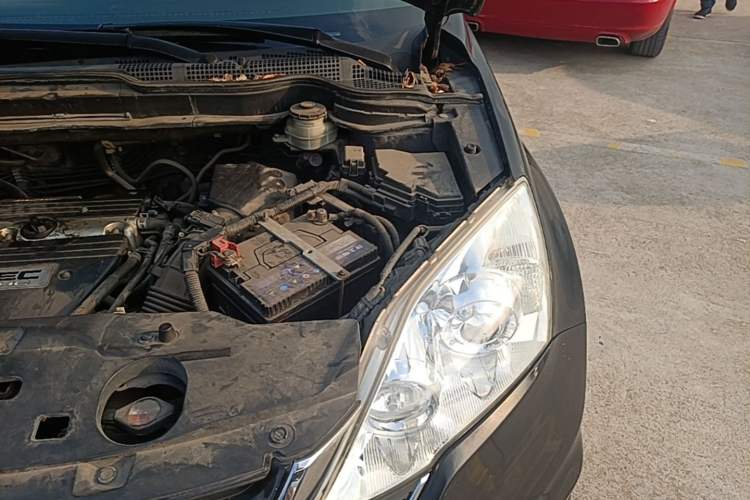 Used Honda CR-V 2010 2.4L automatic four-wheel drive luxury version Engine Bay Left