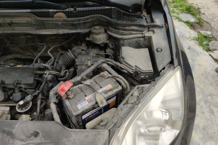 Used Honda CR-V 2010 2.0L automatic two-wheel drive urban version Engine Bay Left