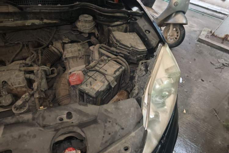 Used Honda CR-V 2010 2.0L automatic two-wheel drive urban version Engine Bay Left