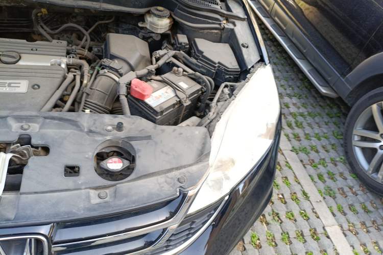 Used Honda CR-V 2010 2.4L automatic four-wheel drive luxury version Engine Bay Left
