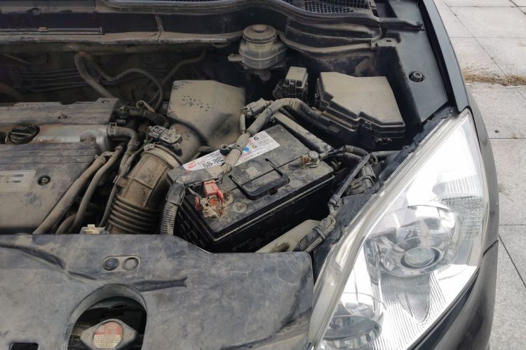 Used Honda CR-V 2010 2.4L automatic four-wheel drive luxury version Engine Bay Left
