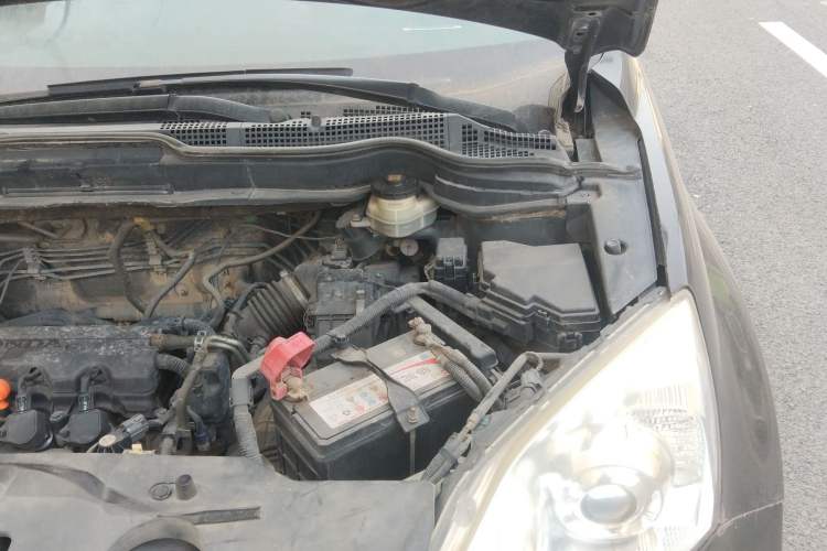 Used Honda CR-V 2010 2.0L Automatic Four-Wheel Drive Classic Edition Engine Bay Left