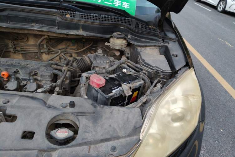 Used Honda CR-V 2010 2.0L automatic two-wheel drive urban version Engine Bay Left