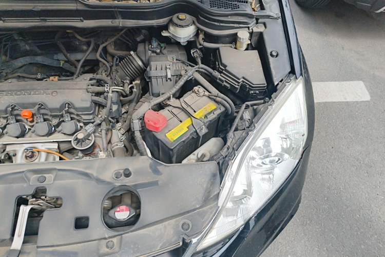 Used Honda CR-V 2010 2.0L manual two-wheel drive urban version Engine Bay Left