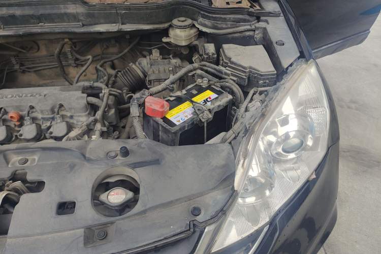 Used Honda CR-V 2010 2.0L Automatic Four-Wheel Drive Classic Edition Engine Bay Left