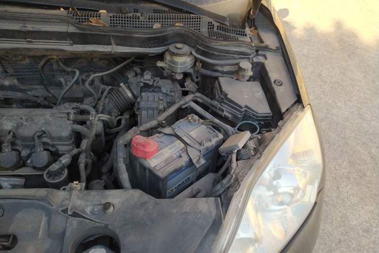 Used Honda CR-V 2010 2.0L manual two-wheel drive urban version Engine Bay Left