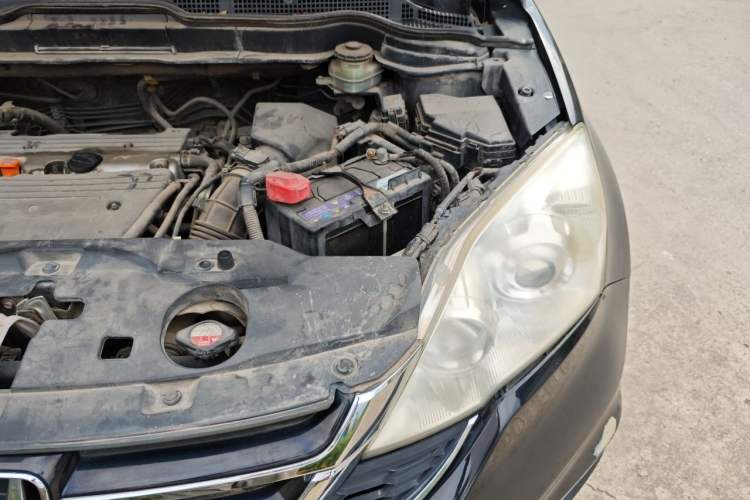 Used Honda CR-V 2010 2.4L automatic four-wheel drive luxury version Engine Bay Left