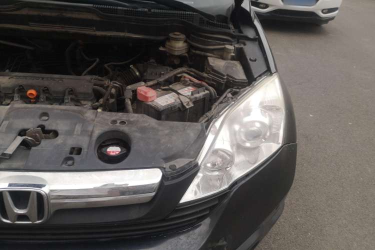 Used Honda CR-V 2010 2.0L manual two-wheel drive urban version Engine Bay Left