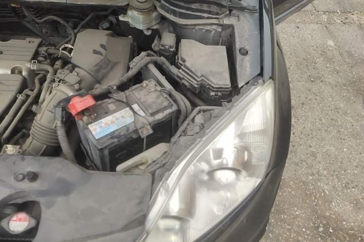 Used Honda CR-V 2010 2.4L automatic four-wheel drive luxury version Engine Bay Left