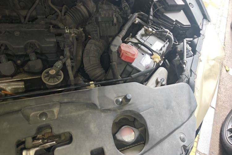 Used Honda CR-V 2010 2.0L automatic two-wheel drive urban version Engine Bay Left