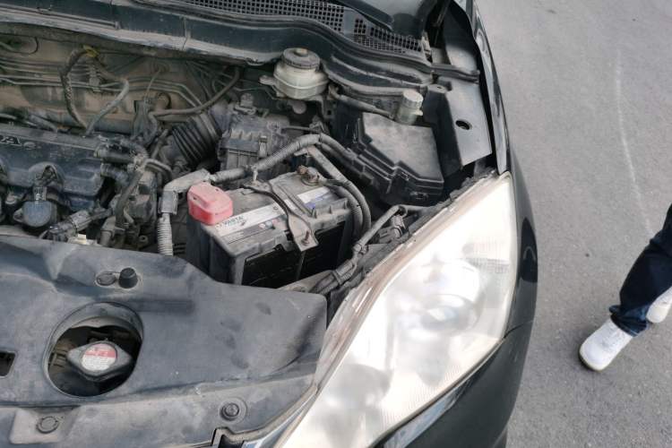 Used Honda CR-V 2010 2.0L manual two-wheel drive urban version Engine Bay Left