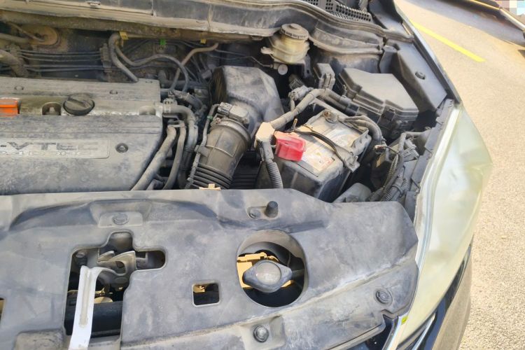 Used Honda CR-V 2010 2.4L automatic four-wheel drive luxury version Engine Bay Left