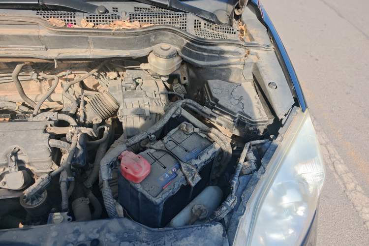 Used Honda CR-V 2010 2.0L automatic two-wheel drive urban version Engine Bay Left