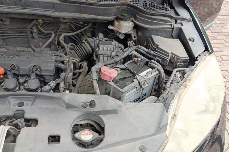 Used Honda CR-V 2010 2.0L automatic two-wheel drive urban version Engine Bay Left