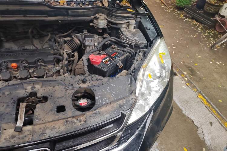 Used Honda CR-V 2010 2.0L manual two-wheel drive urban version Engine Bay Left