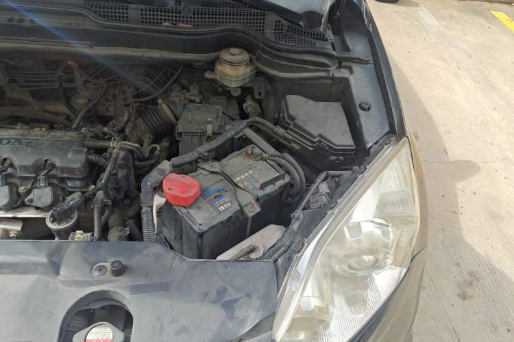 Used Honda CR-V 2010 2.0L automatic two-wheel drive urban version Engine Bay Left