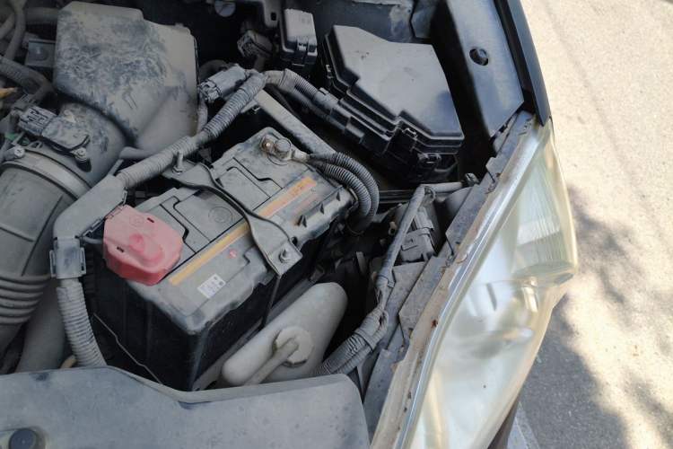 Used Honda CR-V 2010 2.4L automatic four-wheel drive luxury version Engine Bay Left