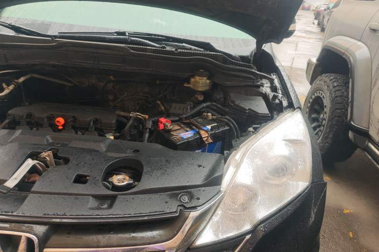 Used Honda CR-V 2010 2.0L Automatic Four-Wheel Drive Classic Edition Engine Bay Left