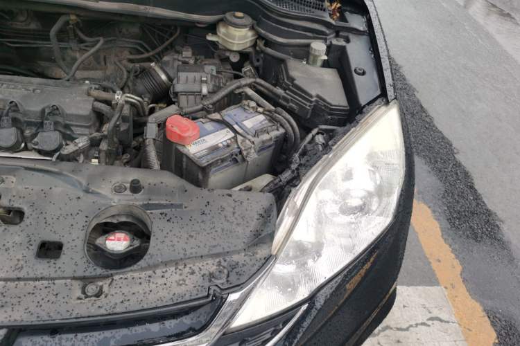 Used Honda CR-V 2010 2.0L manual two-wheel drive urban version Engine Bay Left