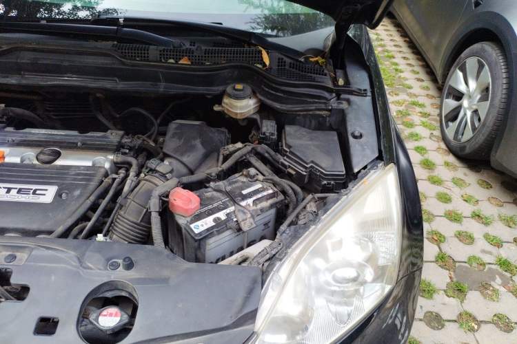 Used Honda CR-V 2010 2.4L automatic four-wheel drive luxury version Engine Bay Left
