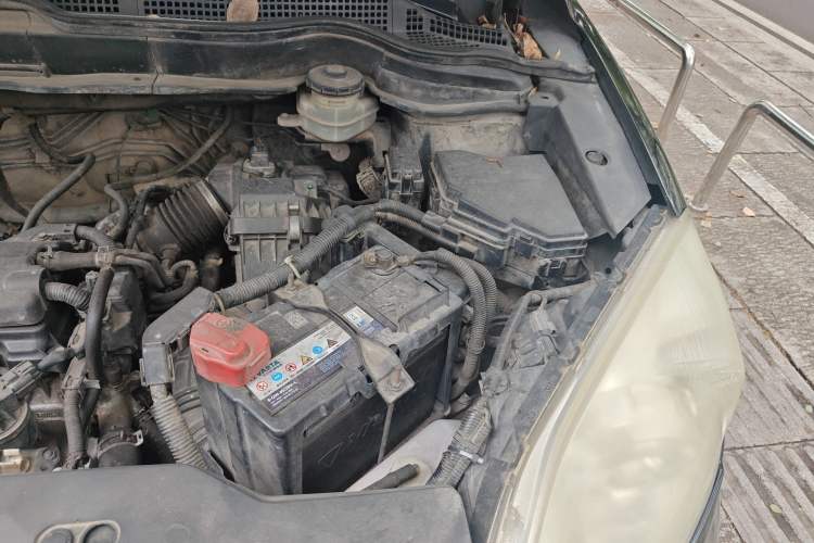 Used Honda CR-V 2010 2.0L Automatic Four-Wheel Drive Classic Edition Engine Bay Left