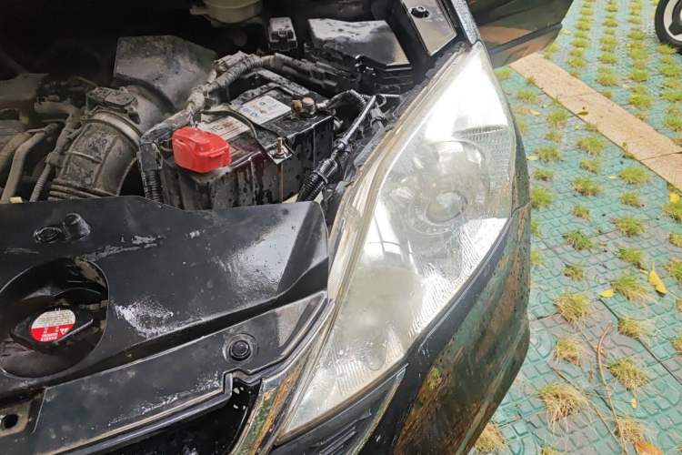Used Honda CR-V 2010 2.4L automatic four-wheel drive luxury version Engine Bay Left