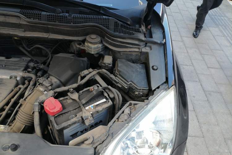 Used Honda CR-V 2010 2.4L automatic four-wheel drive luxury version Engine Bay Left