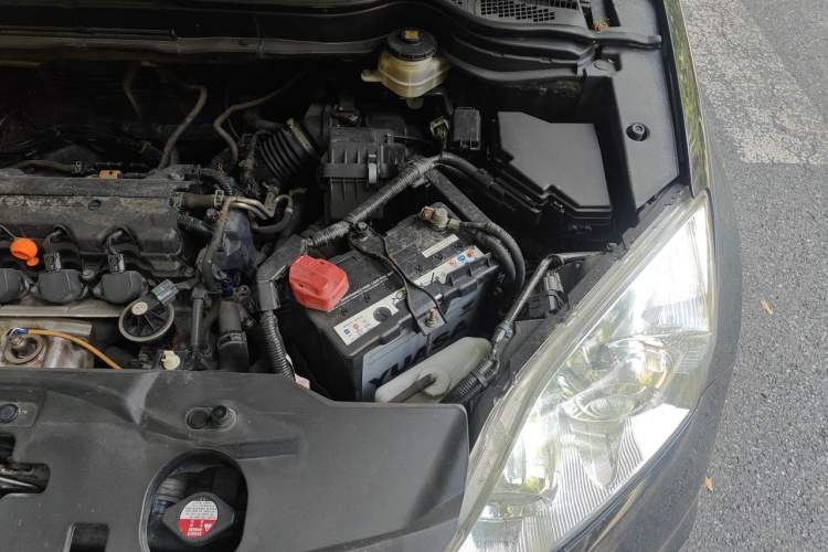 Used Honda CR-V 2010 2.0L Automatic Four-Wheel Drive Classic Edition Engine Bay Left