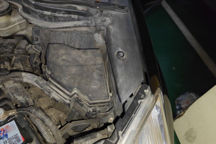 Used Honda CR-V 2010 2.0L automatic two-wheel drive urban version Engine Bay Left