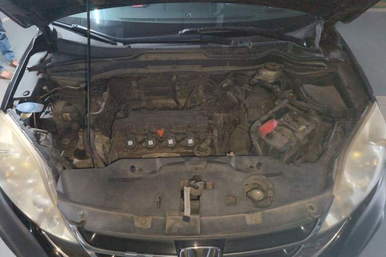 Used Honda CR-V 2010 2.0L automatic two-wheel drive urban version Engine Bay