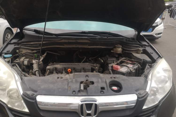Used Honda CR-V 2010 2.0L manual two-wheel drive urban version Engine Bay