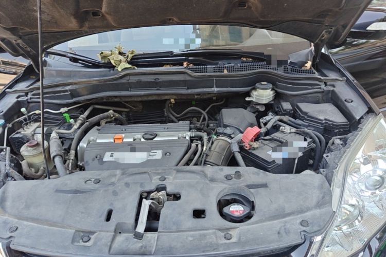 Used Honda CR-V 2010 2.4L automatic four-wheel drive luxury version Engine Bay