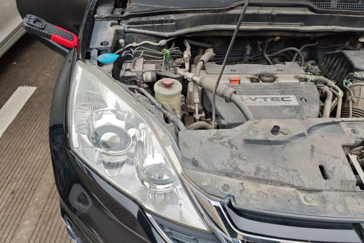 Used Honda CR-V 2010 2.4L automatic four-wheel drive luxury version Engine Bay Right