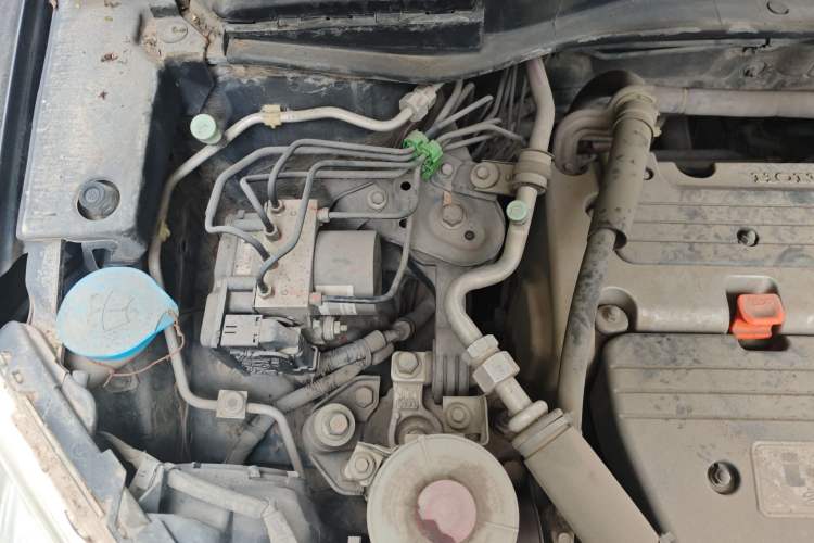 Used Honda CR-V 2010 2.4L automatic four-wheel drive luxury version Engine Bay Right