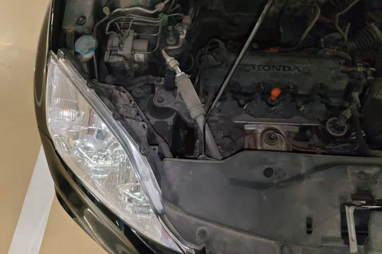 Used Honda CR-V 2010 2.0L automatic two-wheel drive urban version Engine Bay Right