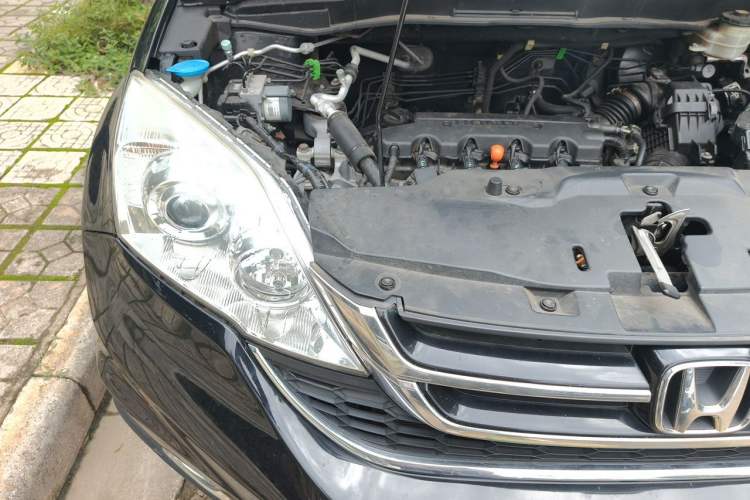 Used Honda CR-V 2010 2.0L manual two-wheel drive urban version Engine Bay Right