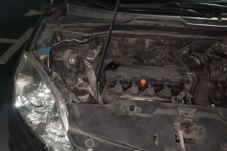 Used Honda CR-V 2010 2.0L manual two-wheel drive urban version Engine Bay Right