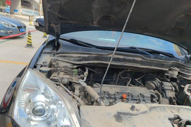 Used Honda CR-V 2010 2.0L manual two-wheel drive urban version Engine Bay Right