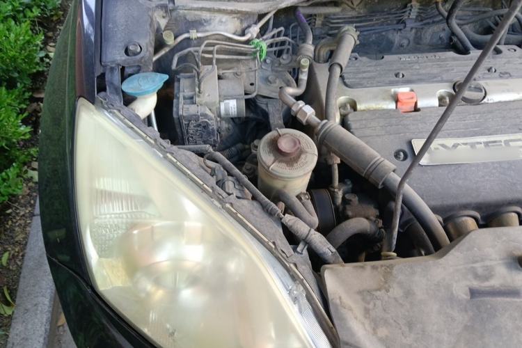 Used Honda CR-V 2010 2.4L automatic four-wheel drive luxury version Engine Bay Right