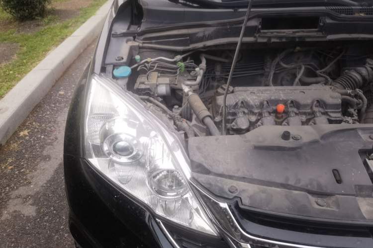 Used Honda CR-V 2010 2.0L Automatic Four-Wheel Drive Classic Edition Engine Bay Right