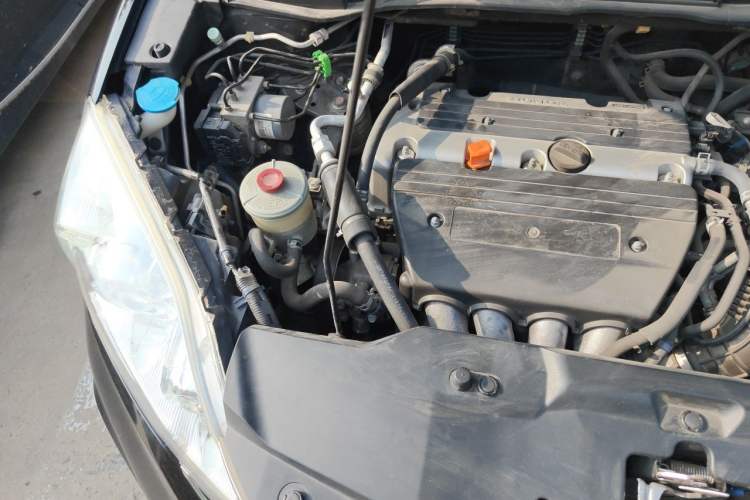 Used Honda CR-V 2010 2.4L automatic four-wheel drive luxury version Engine Bay Right