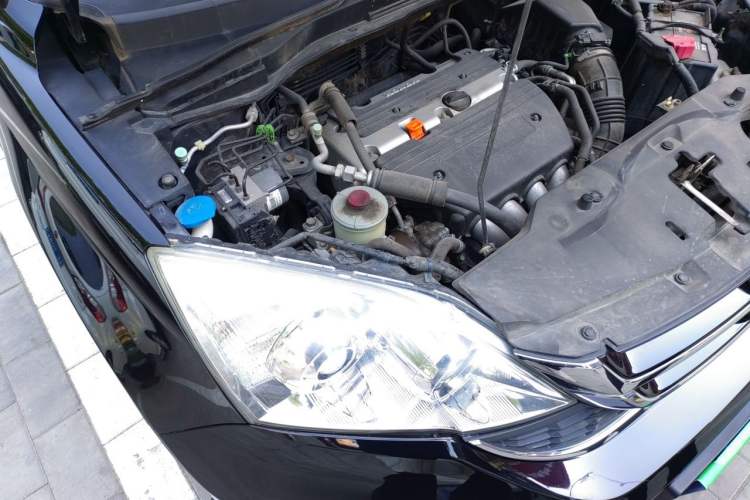 Used Honda CR-V 2010 2.4L automatic four-wheel drive luxury version Engine Bay Right