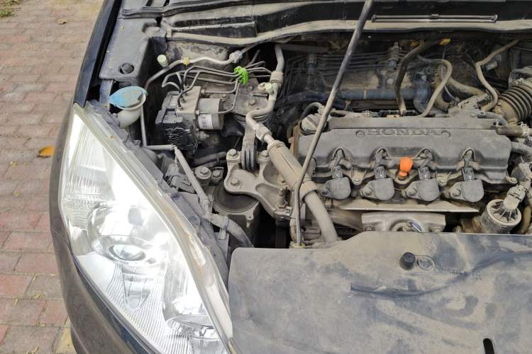 Used Honda CR-V 2010 2.0L automatic two-wheel drive urban version Engine Bay Right